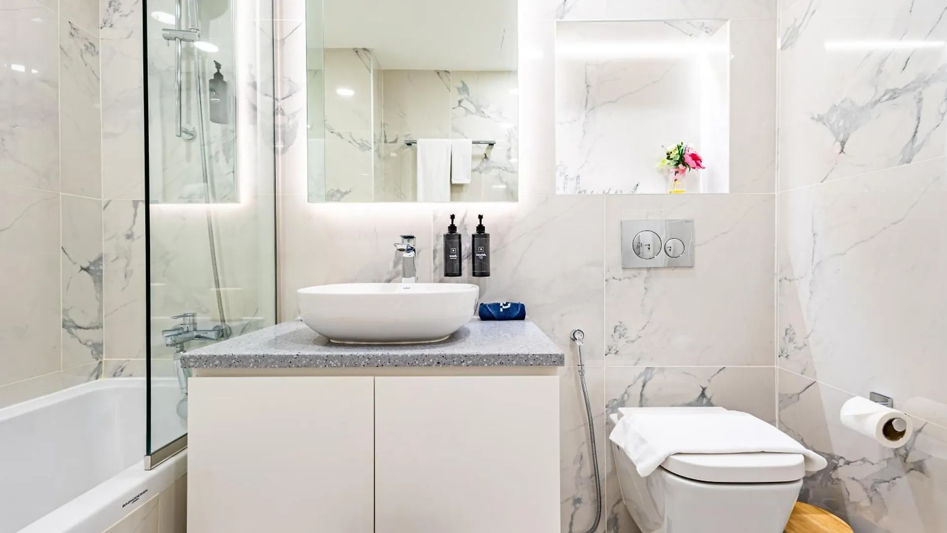 Serene 2Br Escape - Al Majara - Waterfront Stay دبي شقة